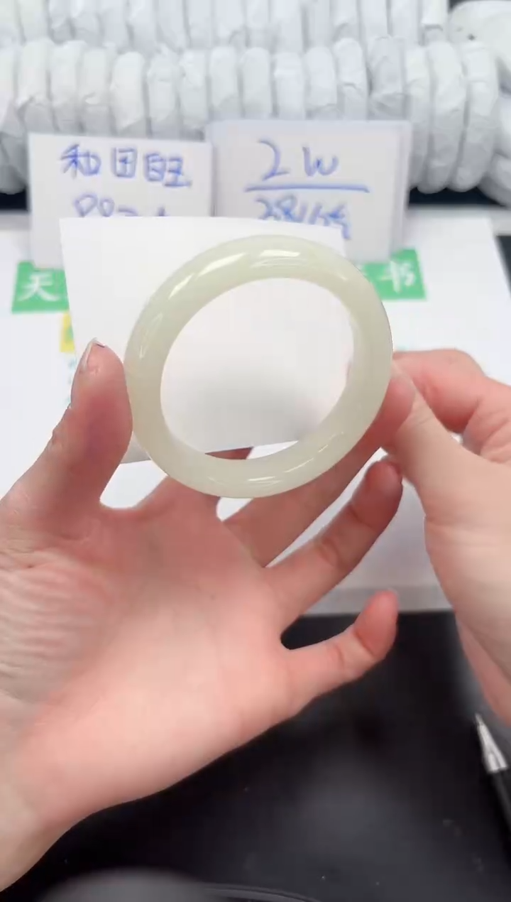 【闪购商品】石英质玉手镯未镶嵌107-55