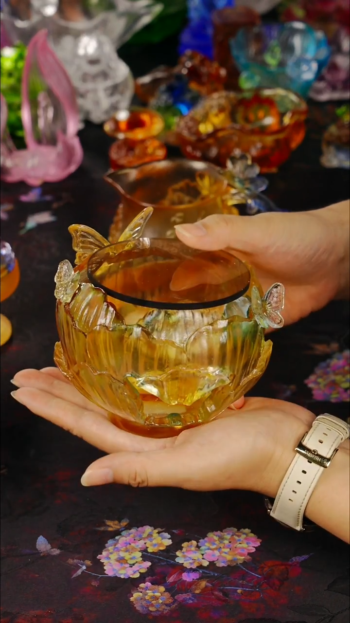 琉璃一盏清茗，一席美器