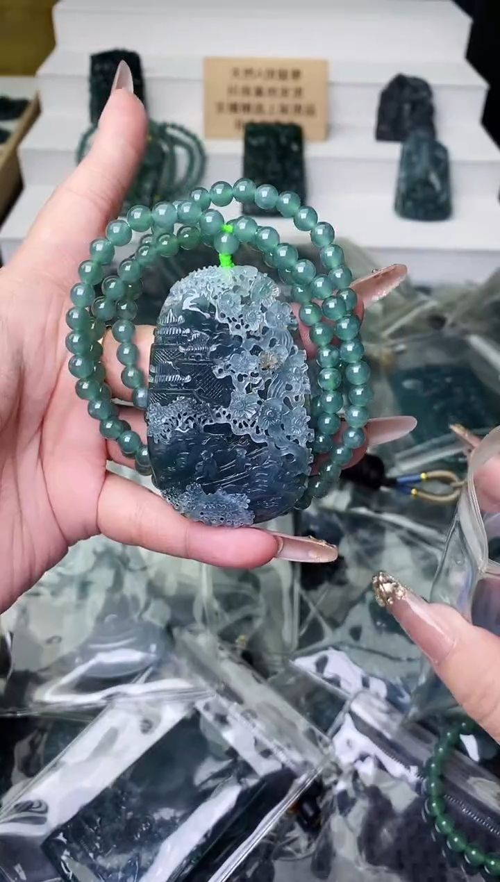 颈饰未镶嵌翡翠 