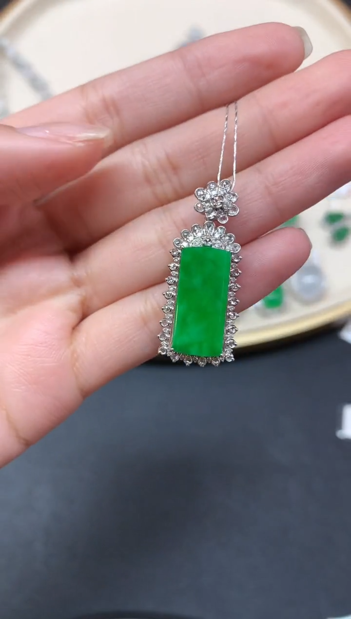 【闪购商品】翡翠吊坠(不含链)18K金镶嵌吊坠A304|26800