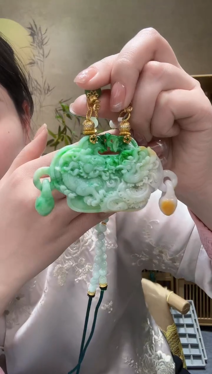 【闪购商品】翡翠颈饰未镶嵌吊坠