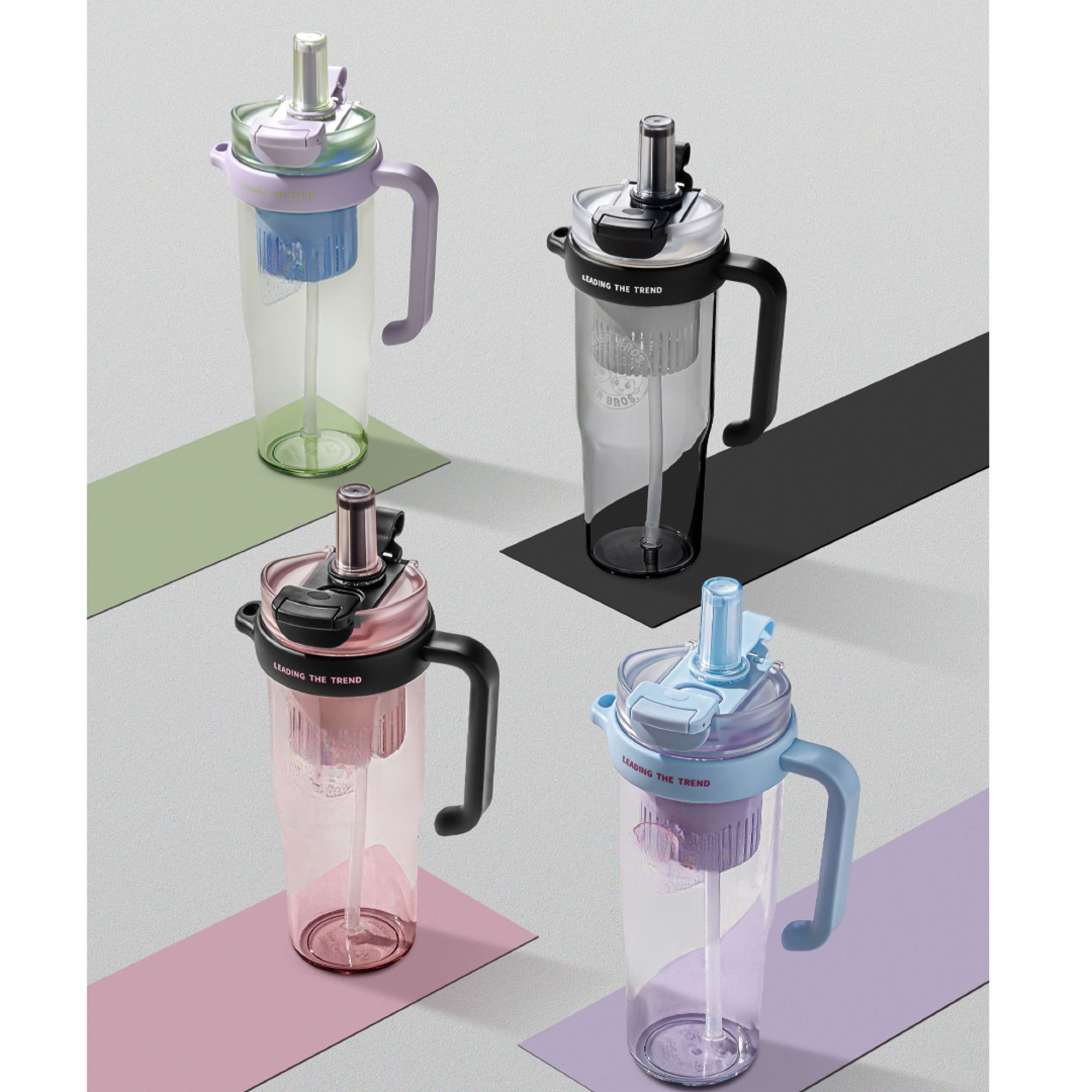 夏日水杯大容量运动水壶耐高温带吸管颜色随机