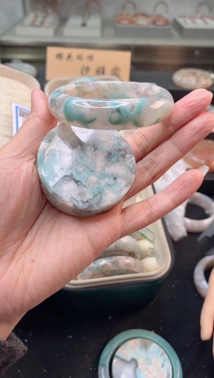 未镶嵌手镯石英质玉蜘**️圈口（赠品镯心）