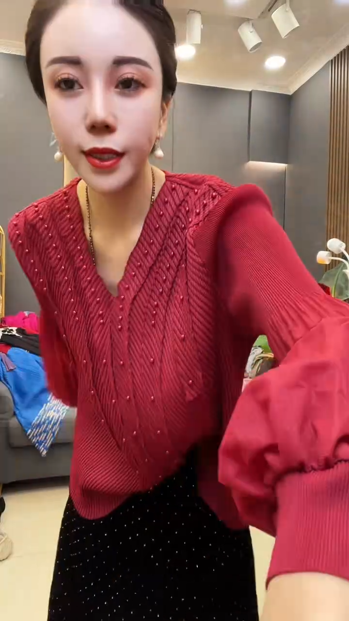聚酯纤维（涤纶）红色 珠珠衫
