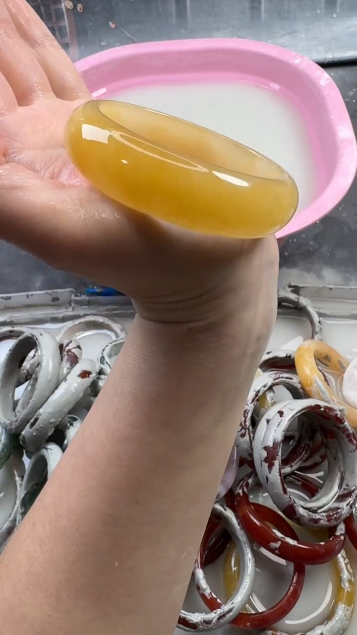 【闪购商品】石英质玉手镯未镶嵌58