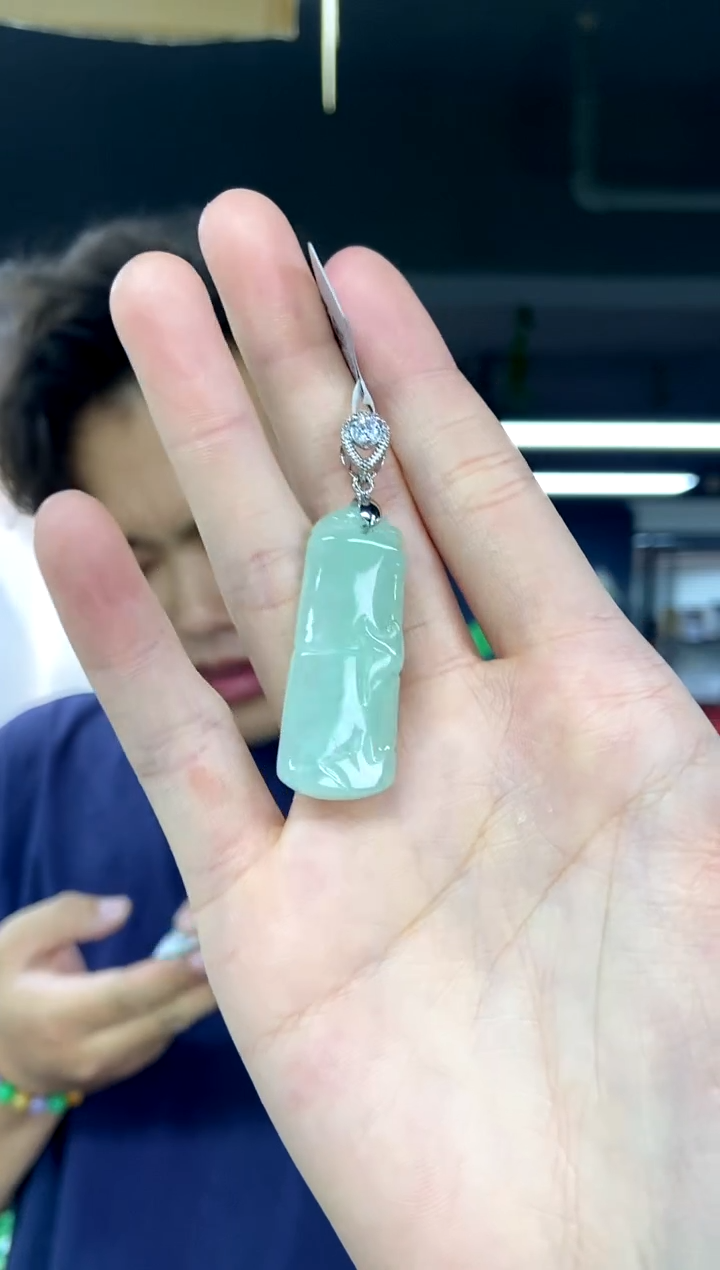 颈饰未镶嵌翡翠多样性发其一颜色微差