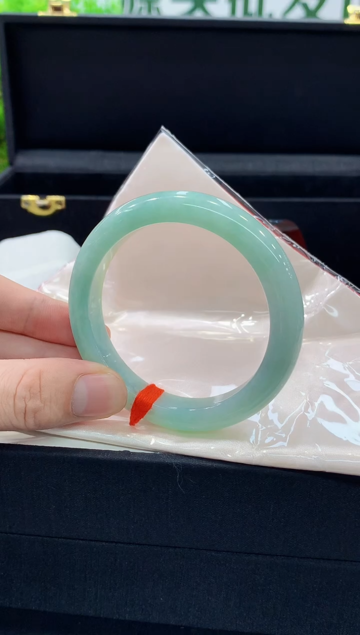 翡翠手镯未镶嵌手镯