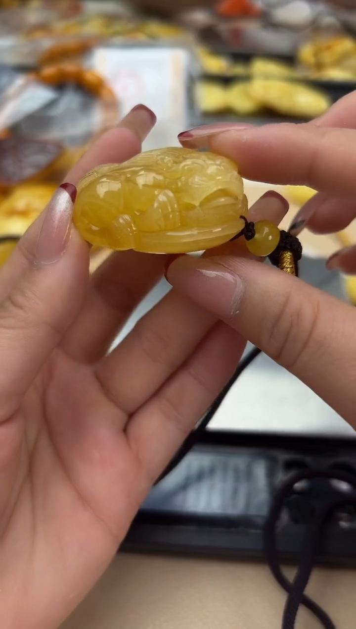 【闪购商品】琥珀裸石未镶嵌蜜蜡吊坠