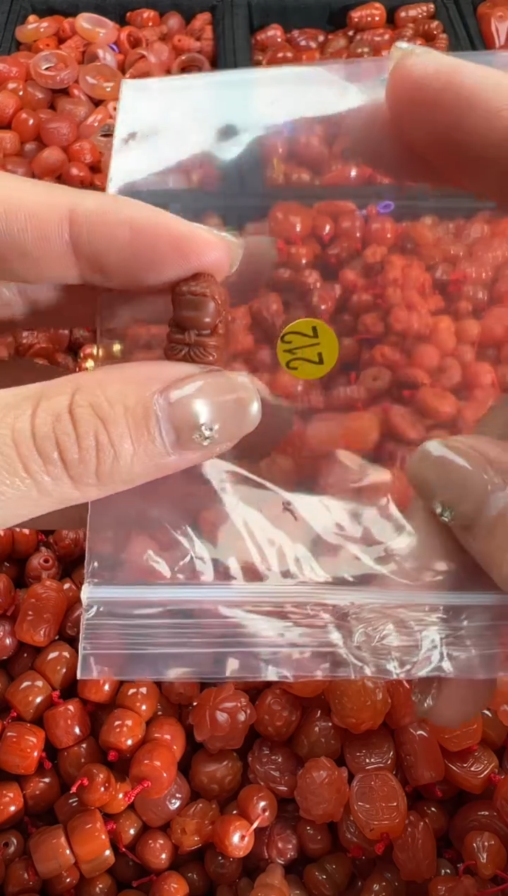 【闪购商品】南红玛瑙颈饰未镶嵌1