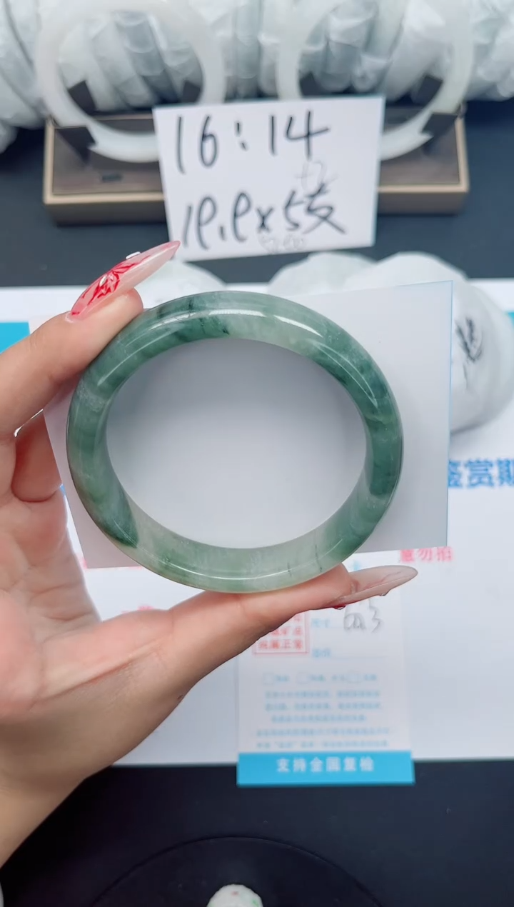 【闪购商品】石英质玉手镯未镶嵌b79