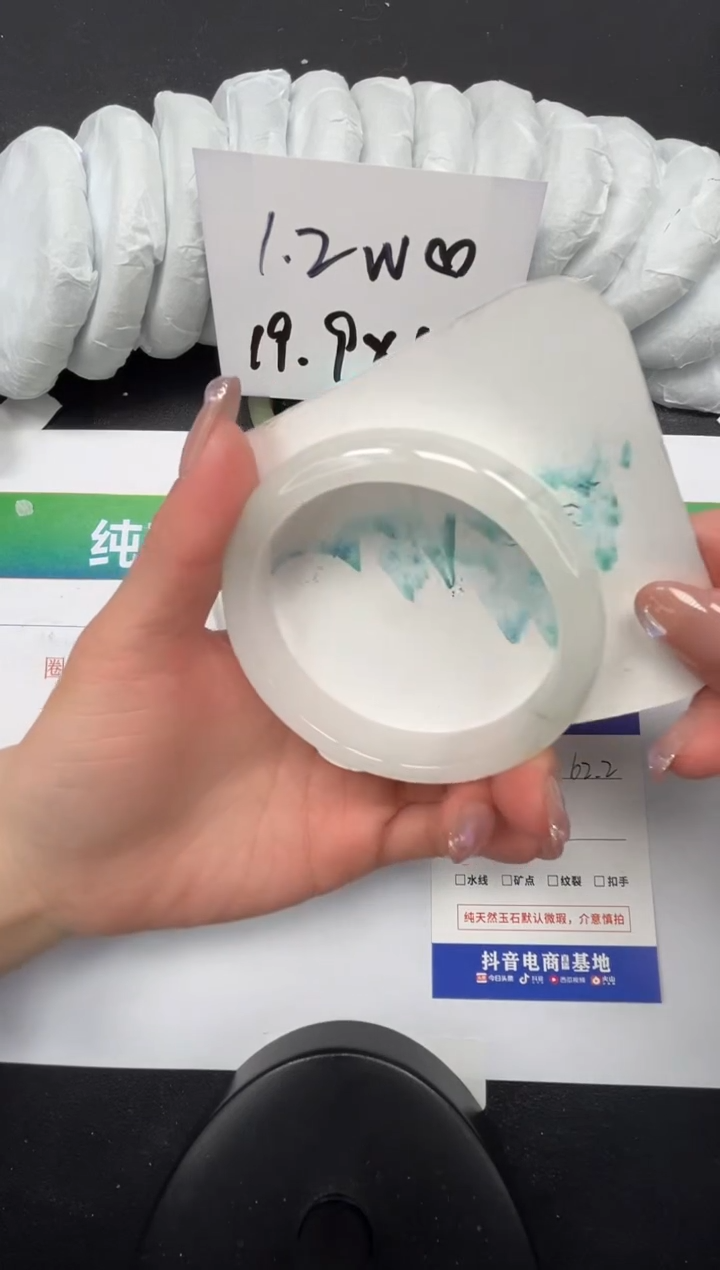 【闪购商品】石英质玉手镯未镶嵌96-62.2
