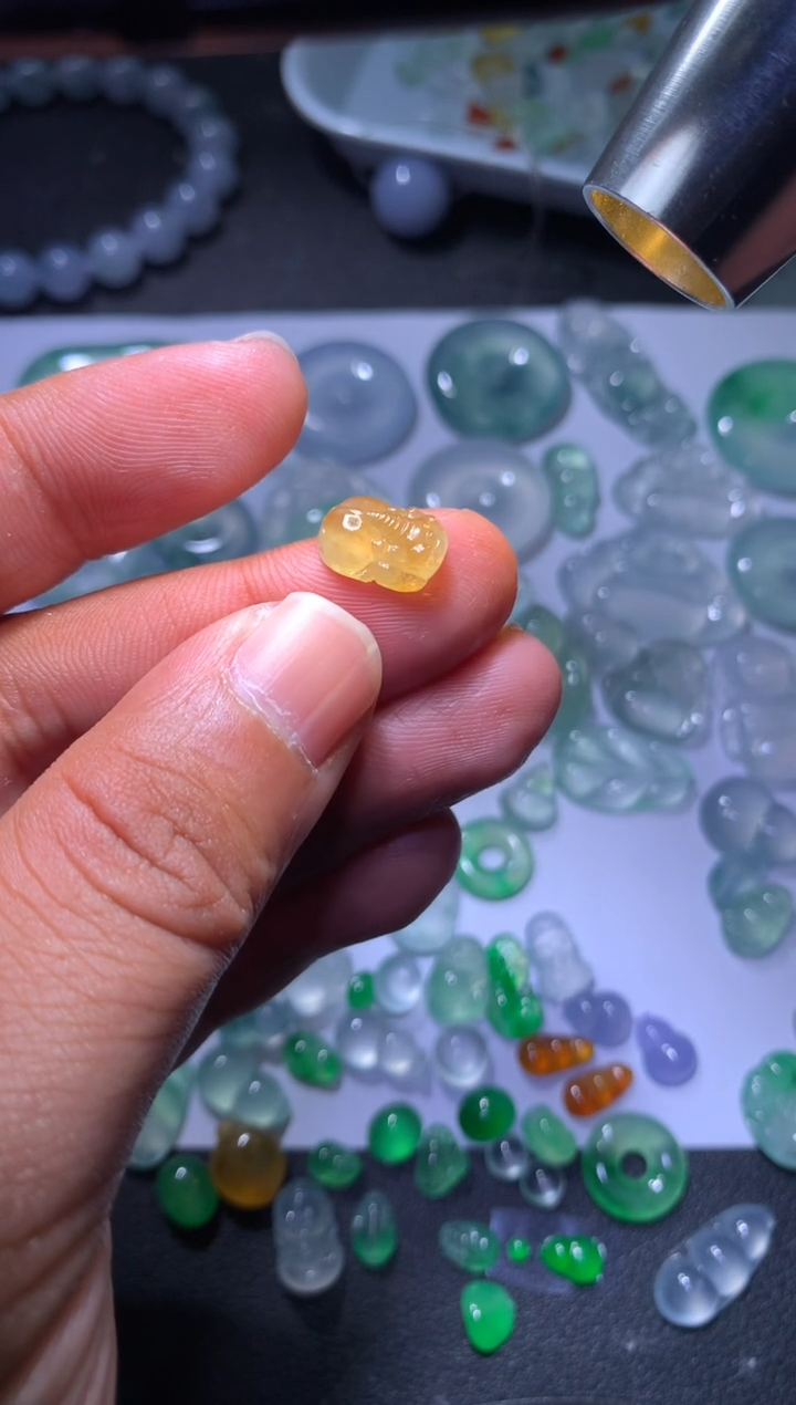 【闪购商品】翡翠颈饰未镶嵌黄貔貅