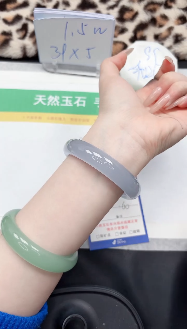 【闪购商品】石英质玉手镯未镶嵌256-60