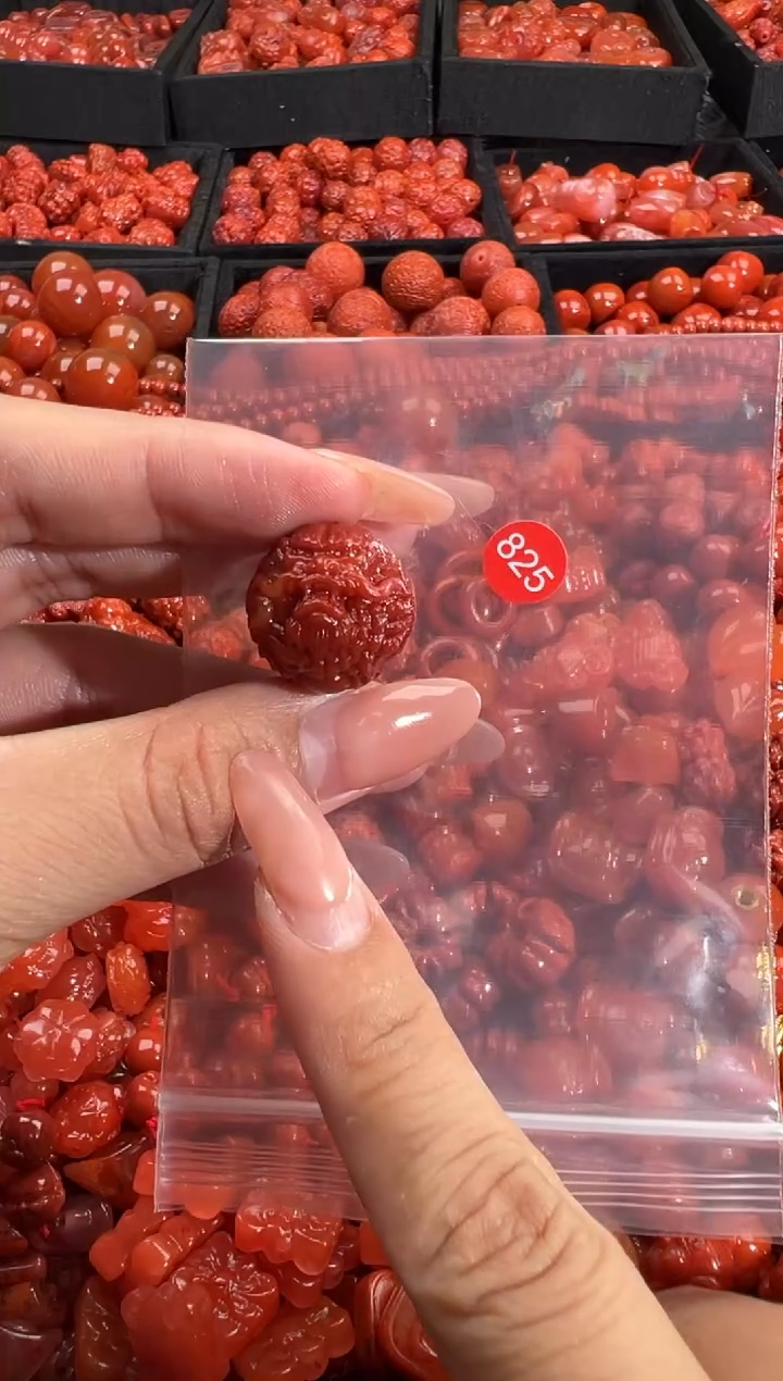 南红玛瑙未镶嵌颈饰1