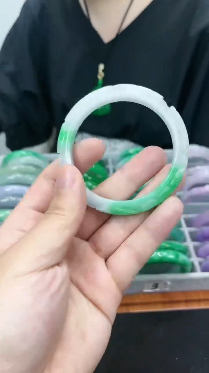 【闪购商品】砖雕h24 奶白底雕花手镯 圈口60