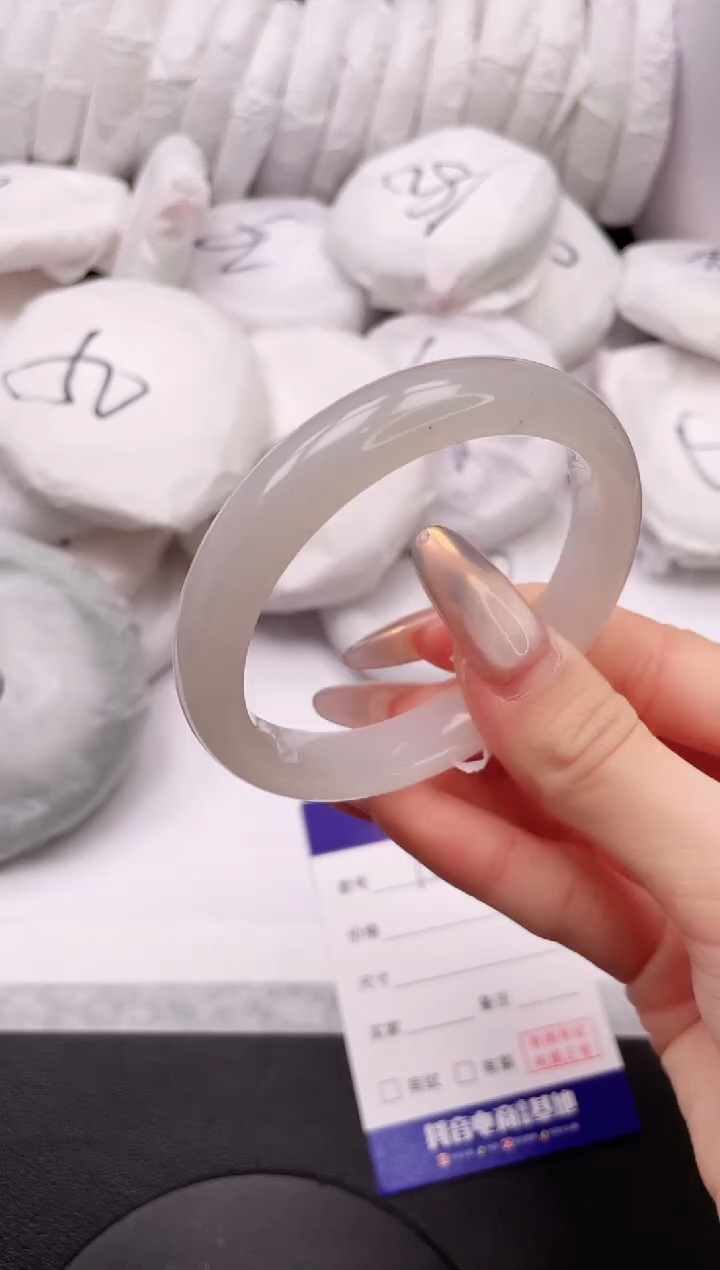 【闪购商品】石英质玉手镯未镶嵌27K15-56