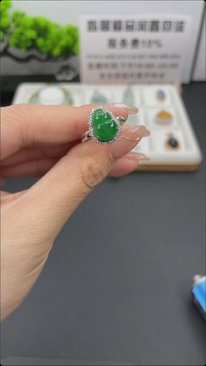 翡翠18K金镶嵌颈饰天然缅甸A货翡翠18k金镶嵌吊坠