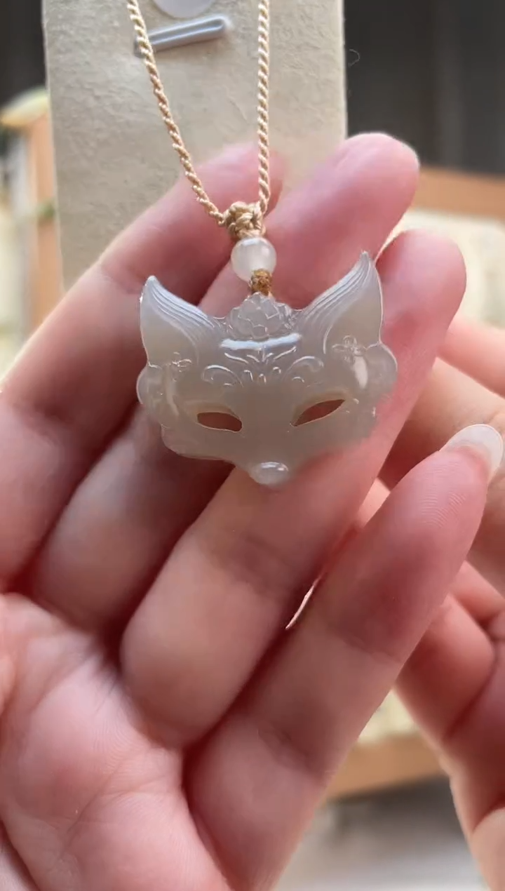 颈饰未镶嵌和田玉品*玉狐狸面具