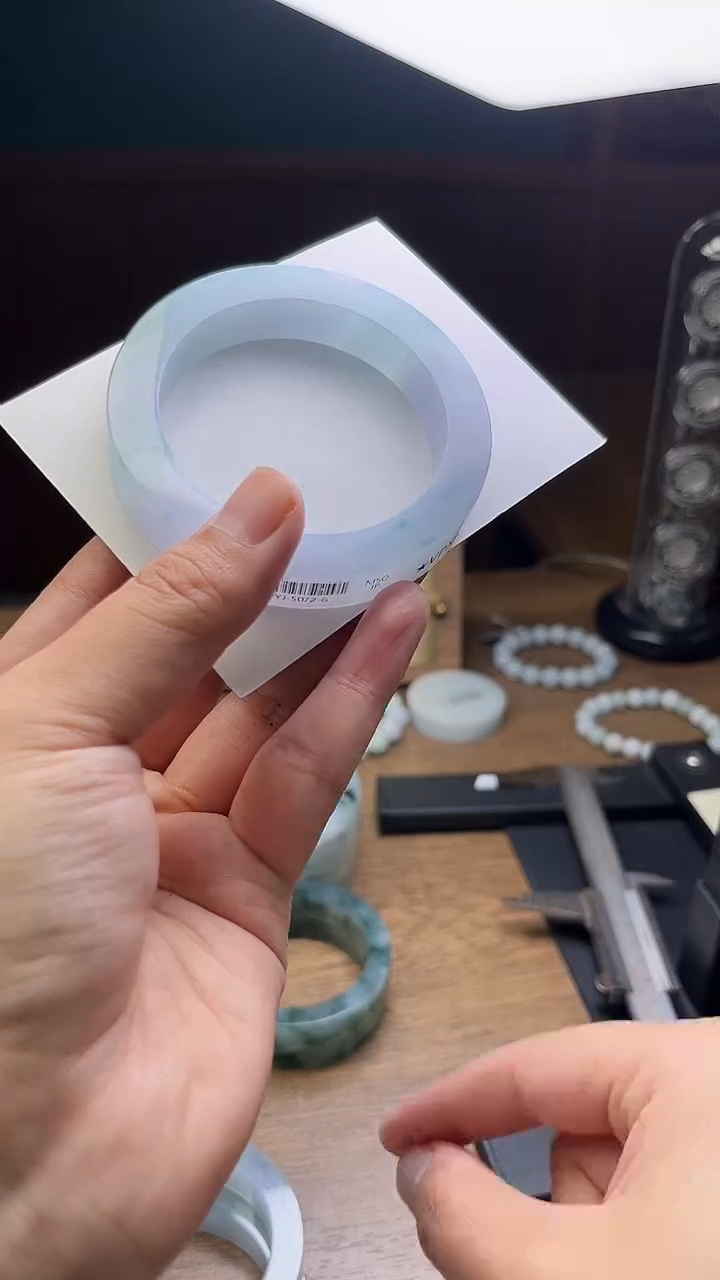 未镶嵌手镯定制翡翠世**小定制