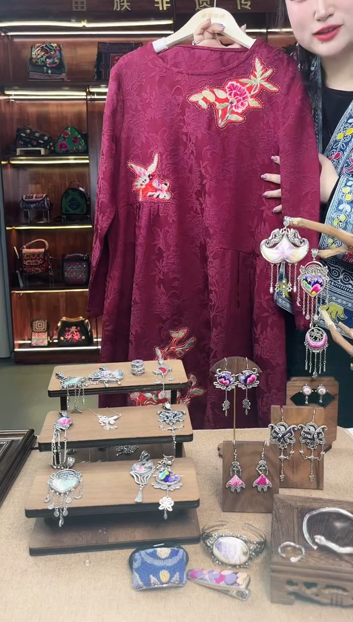 【闪购商品】织绣A06黔东南苗族刺绣