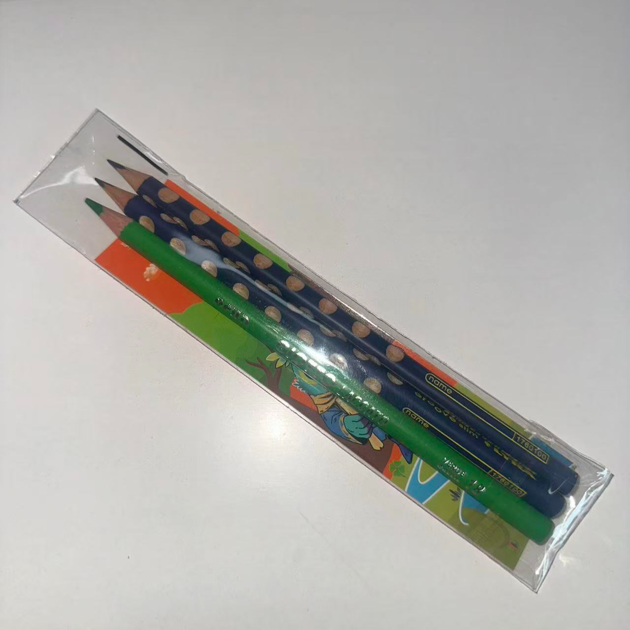 洞洞铅笔三角正姿适合小学生书写考试使用