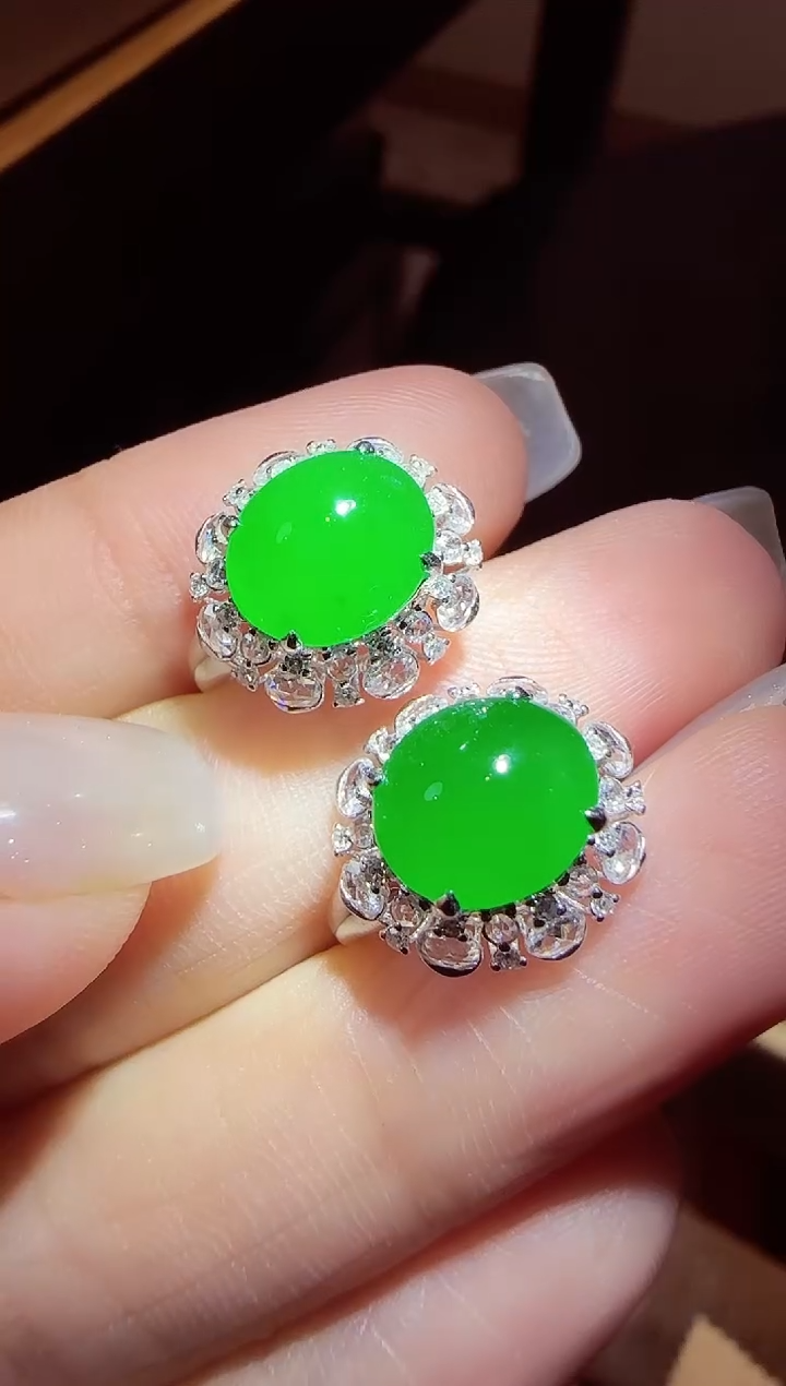 翡翠18K金镶嵌耳饰蛋面