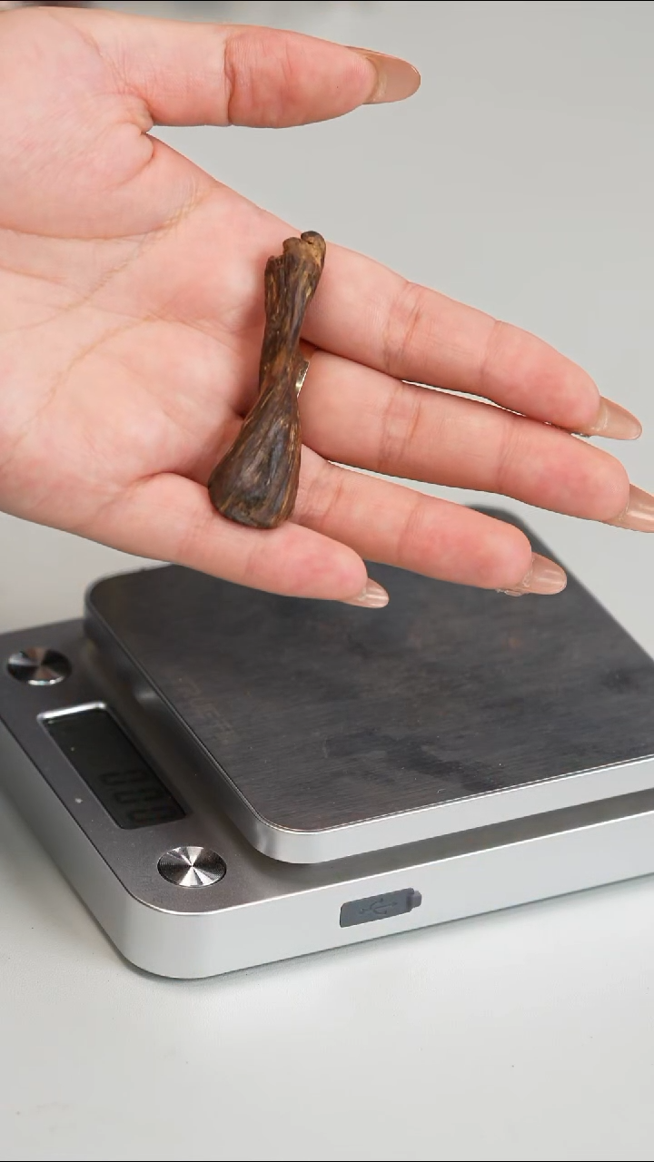 沉香沉香碎屑越南富森沉香4.4g