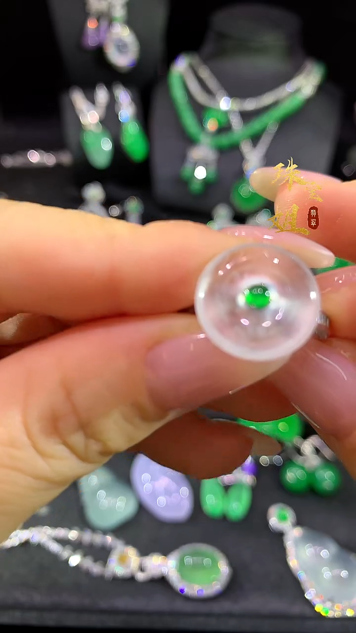 18K金镶嵌戒指翡翠戒指