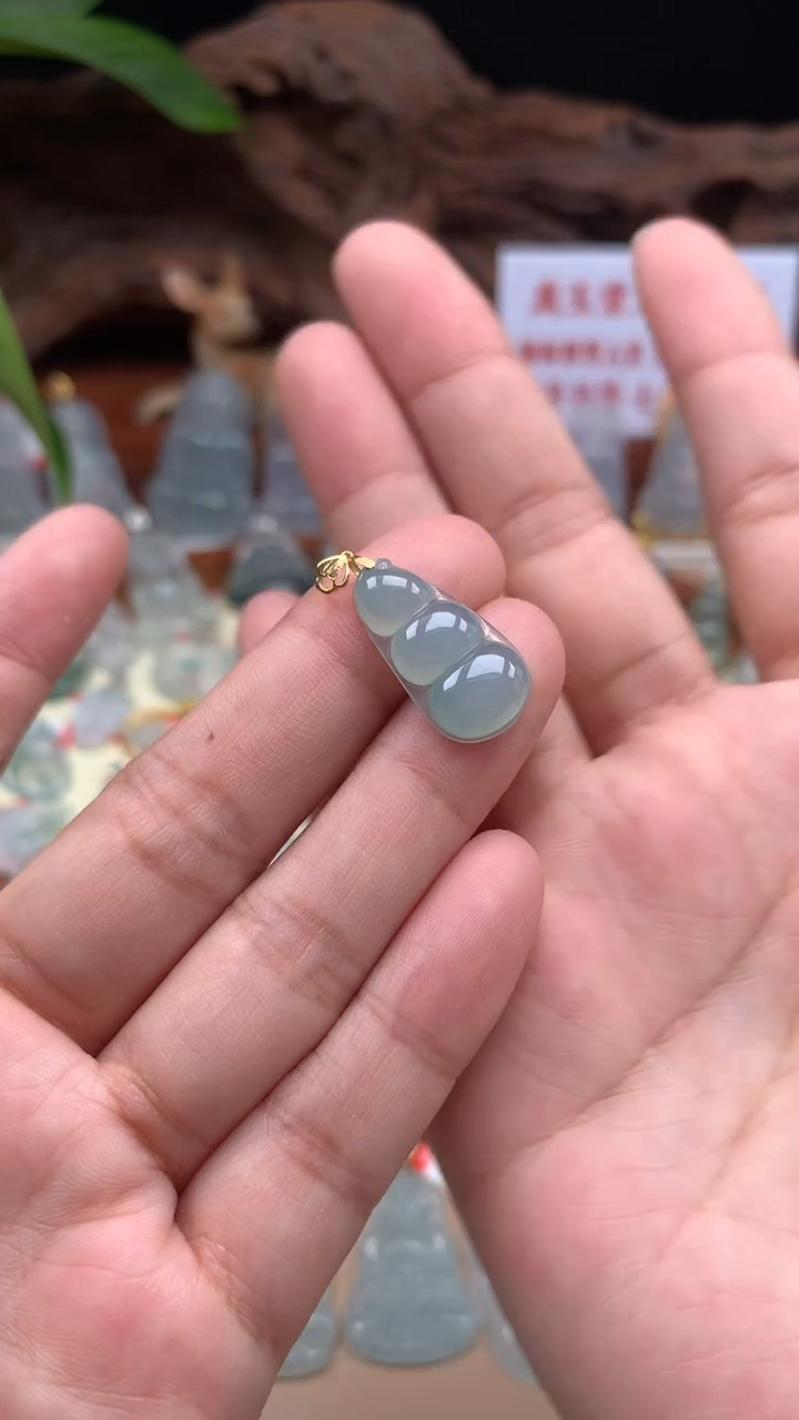 【闪购商品】翡翠吊坠(不含链)18K金镶嵌豆子