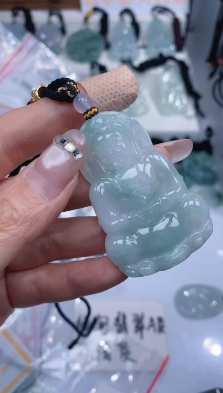 颈饰未镶嵌翡翠吊坠