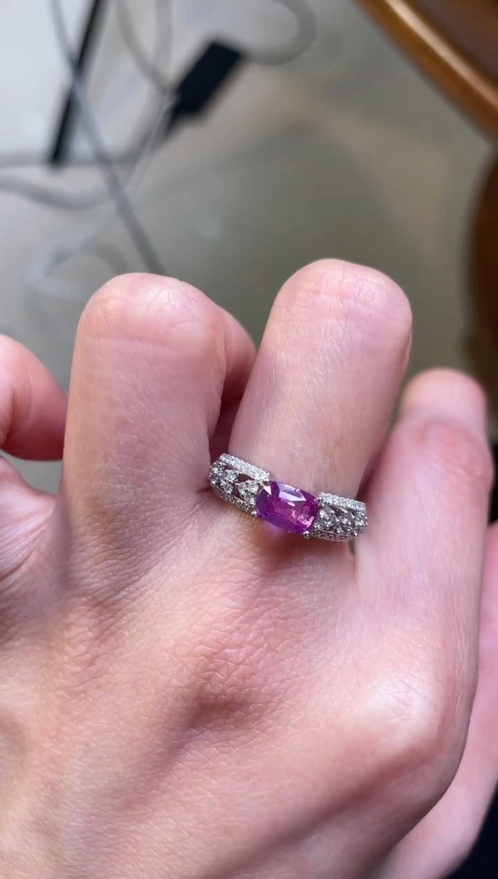 【闪购商品】彩色蓝宝石戒指18K金镶嵌无烧帕帕拉恰主石：1.24ct