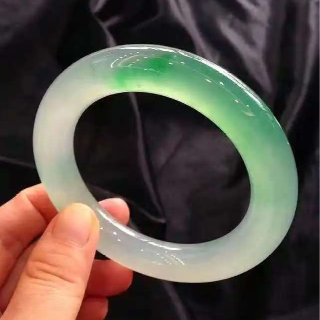 翡翠精品手镯天然