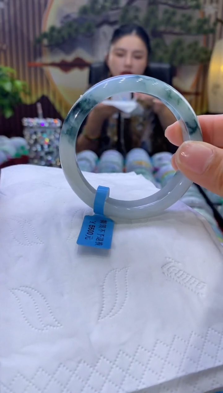 【闪购商品】翡翠手镯未镶嵌多人05344