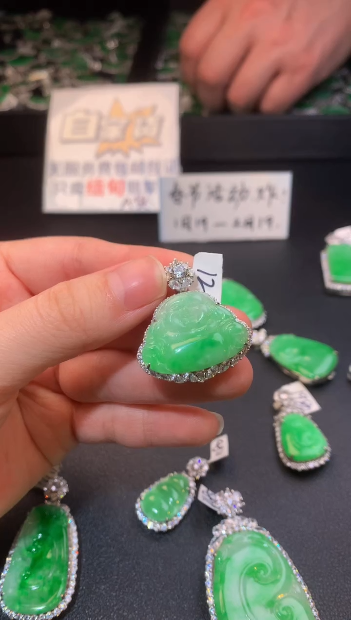 【闪购商品】翡翠颈饰银S925镶嵌翡翠