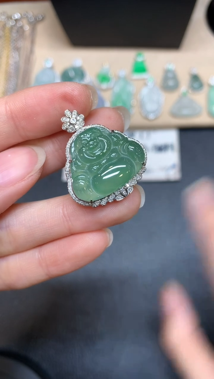 【闪购商品】翡翠颈饰18K金镶嵌佛公【无服务费