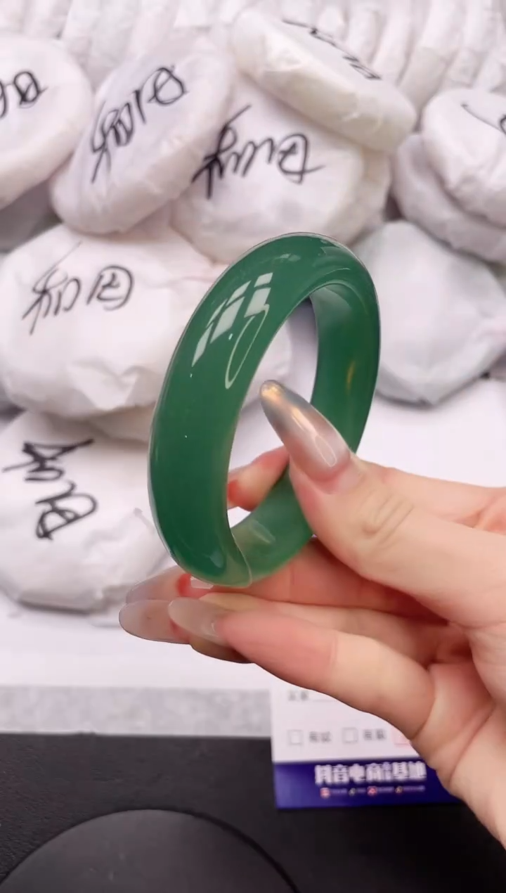 【闪购商品】石英质玉手镯未镶嵌5K404-54