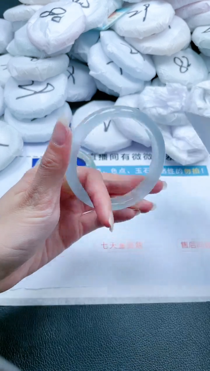 【闪购商品】石英质玉手镯未镶嵌22J36-60