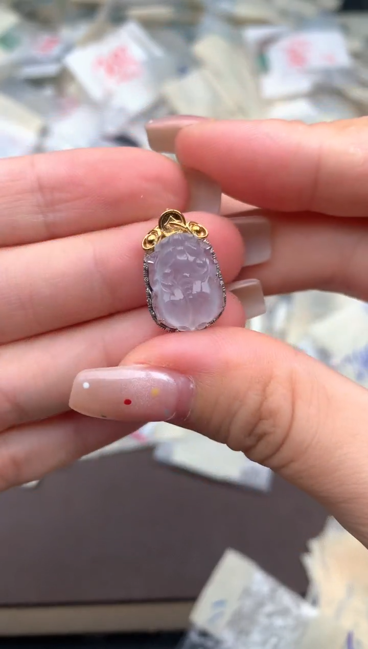 18K金镶嵌挂件翡翠一