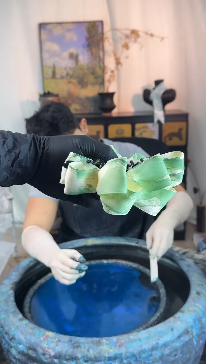 287飘带香蕉夹只此青绿