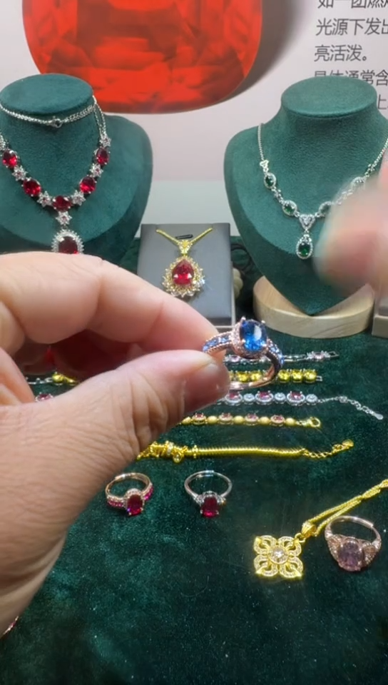 戒指蓝宝石18K金镶嵌0