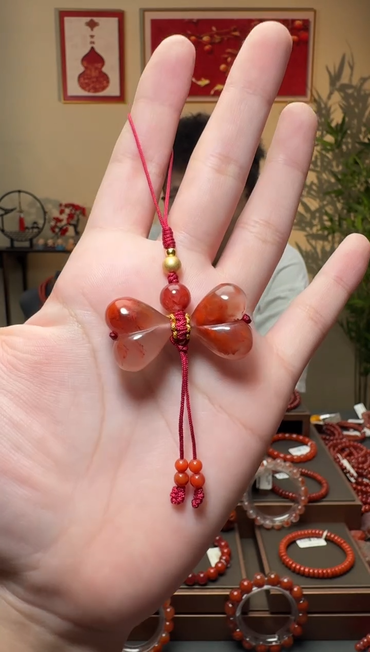 南红玛瑙挂件未镶嵌一个