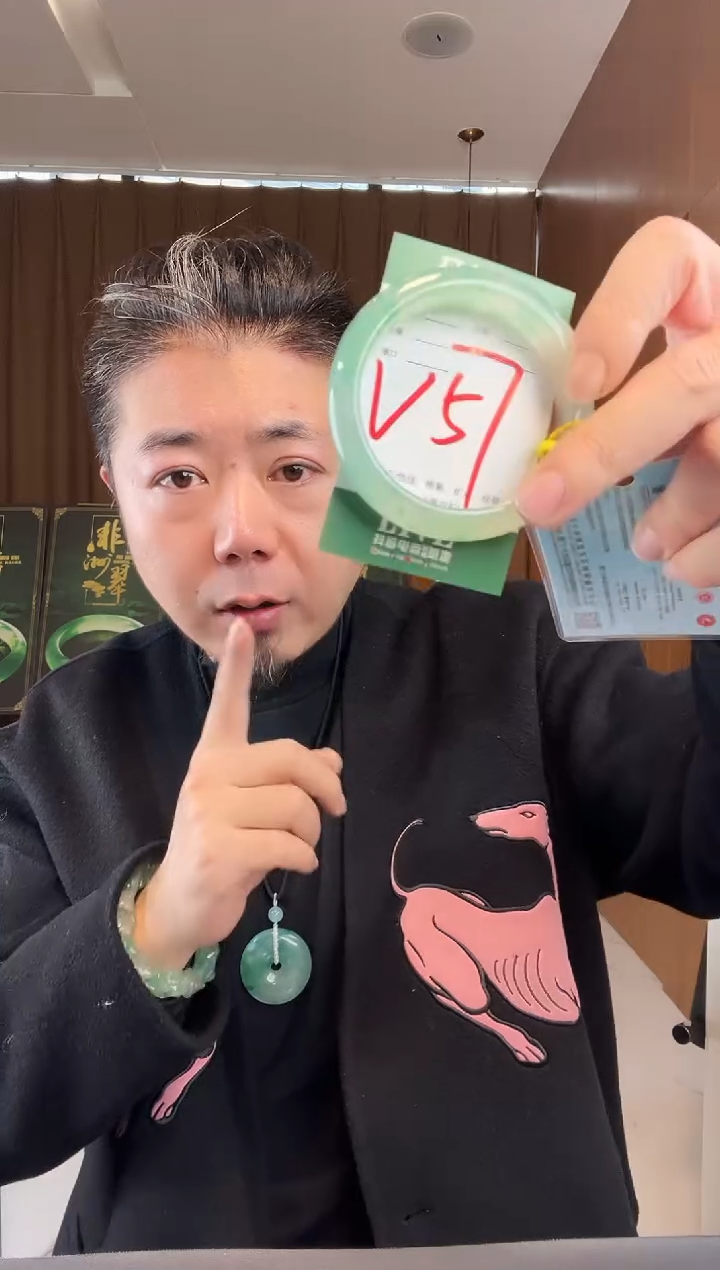 【闪购商品】石英质玉手镯未镶嵌非洲翠