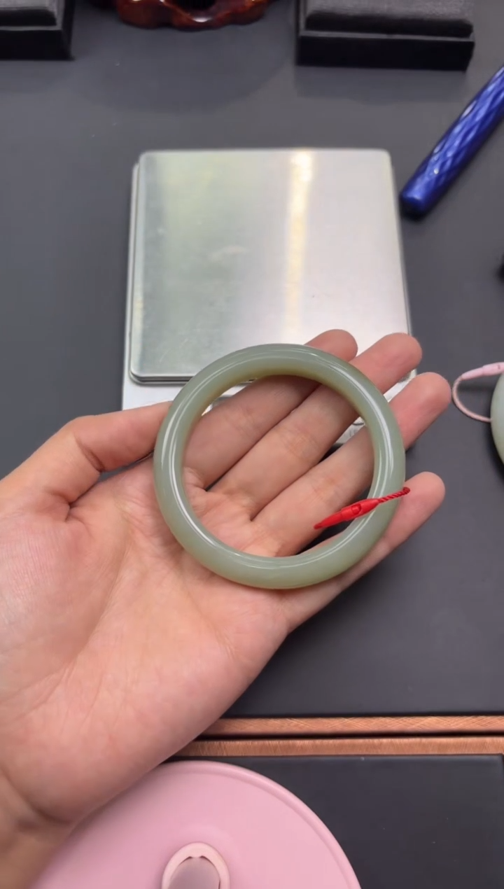 【闪购商品】和田玉手镯未镶嵌且末微色差近矿55m