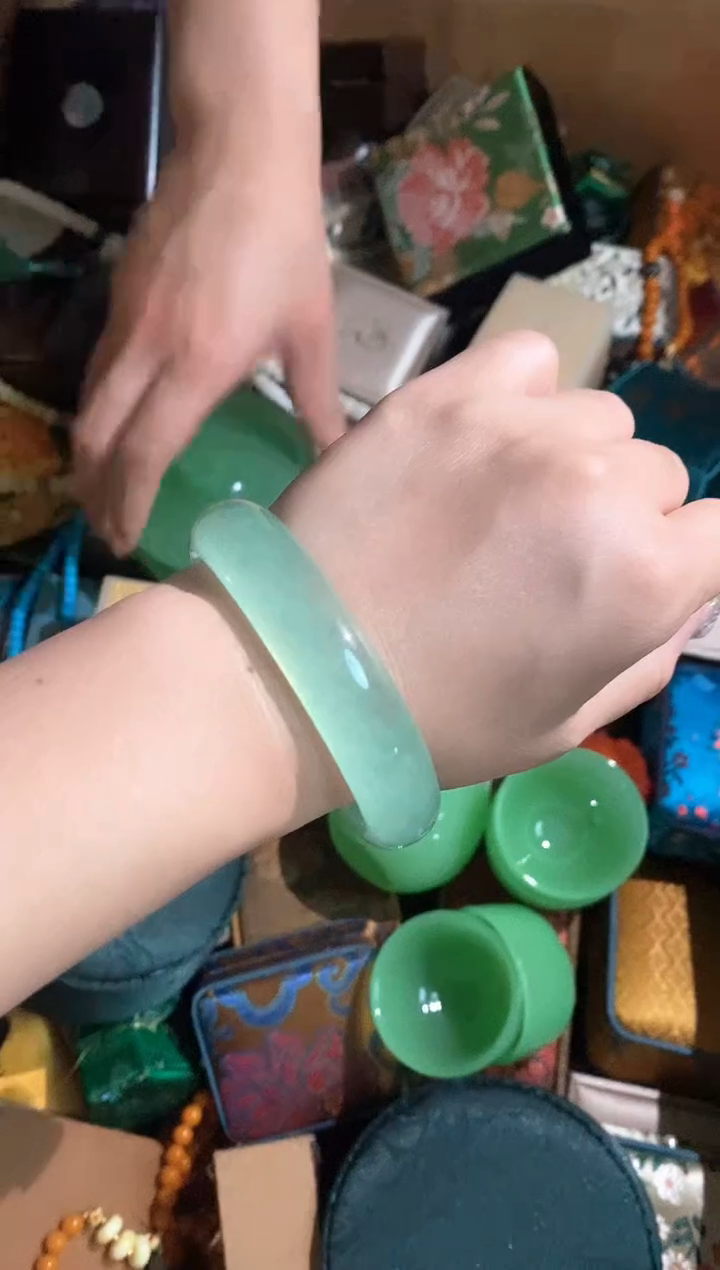 翡翠手镯未镶嵌永玉阁精品专属摆件