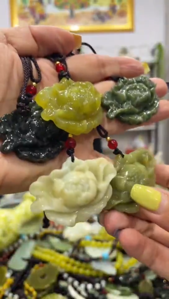 未镶嵌岫玉吊坠多样性发货发其中一件