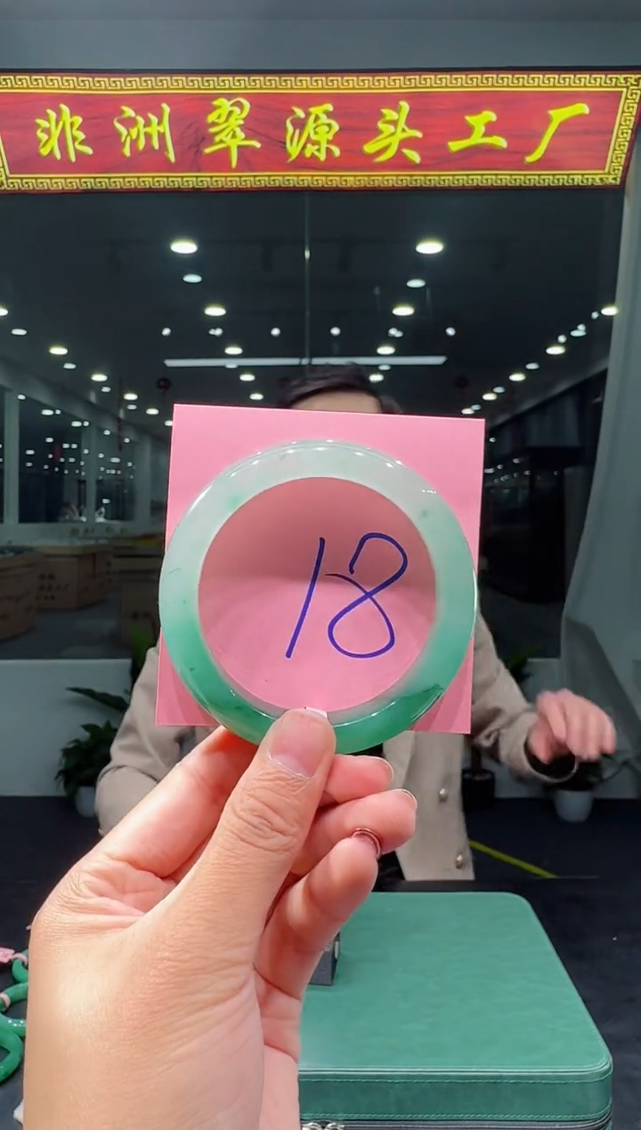 【闪购商品】石英质玉手镯未镶嵌天然A货 非洲翠 手镯（单品）