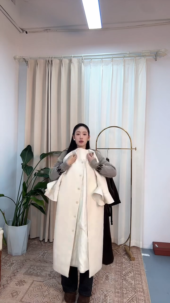 女士时尚搭配衣服