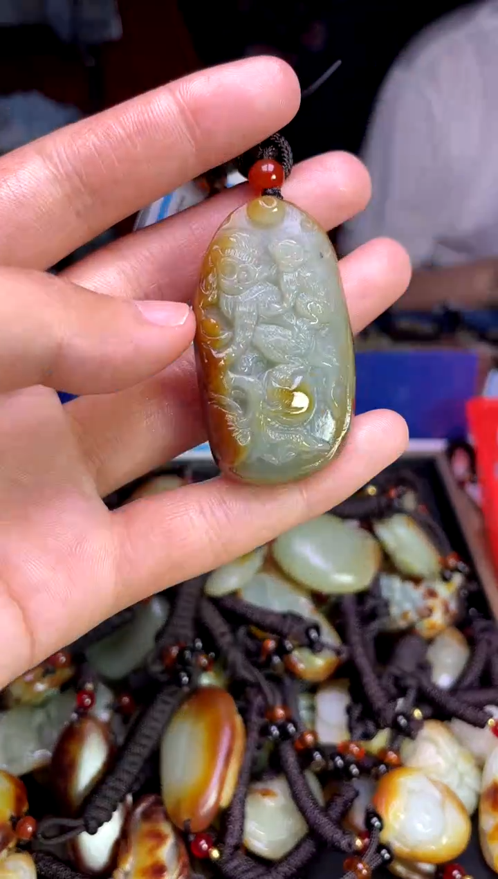 和田玉未镶嵌颈饰1