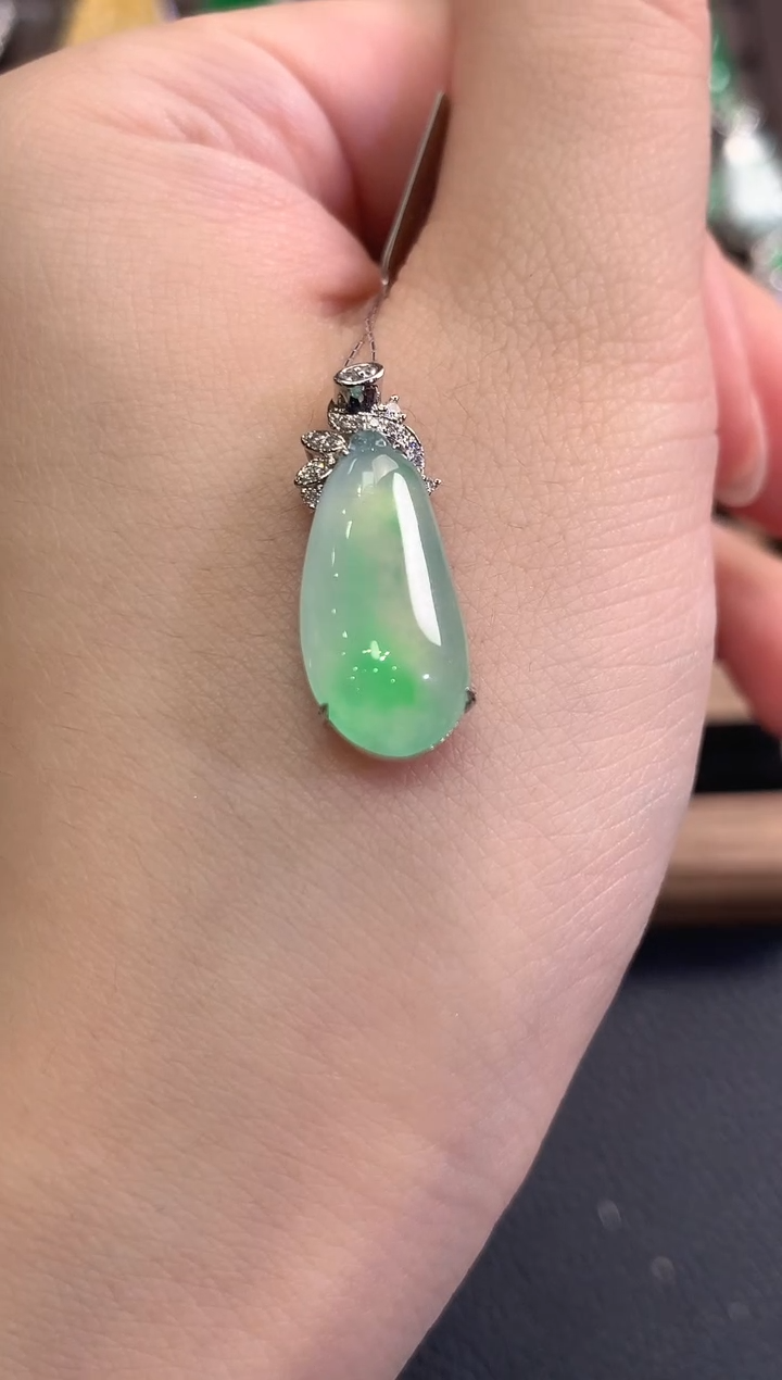 吊坠(不含链)18K金镶嵌翡翠春日珠宝 C22