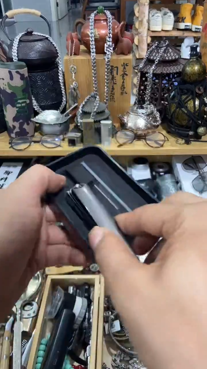 瓷片闪购商品  如图所示